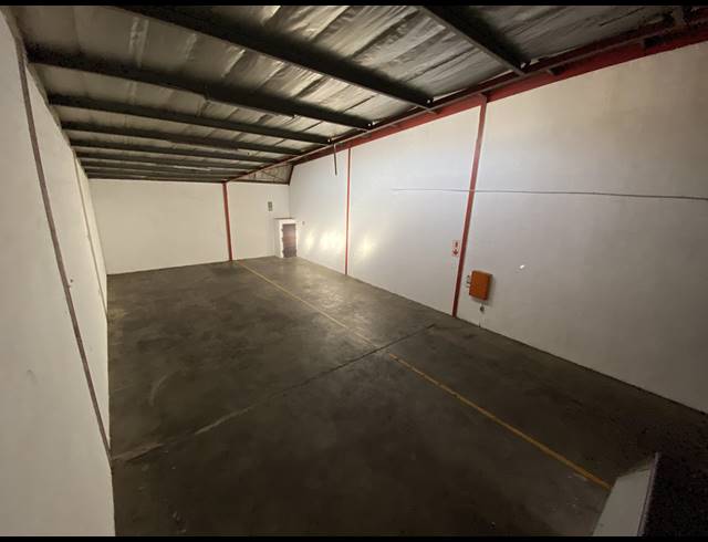 296M² WAREHOUSE TO LET IN SPRINGFIELD